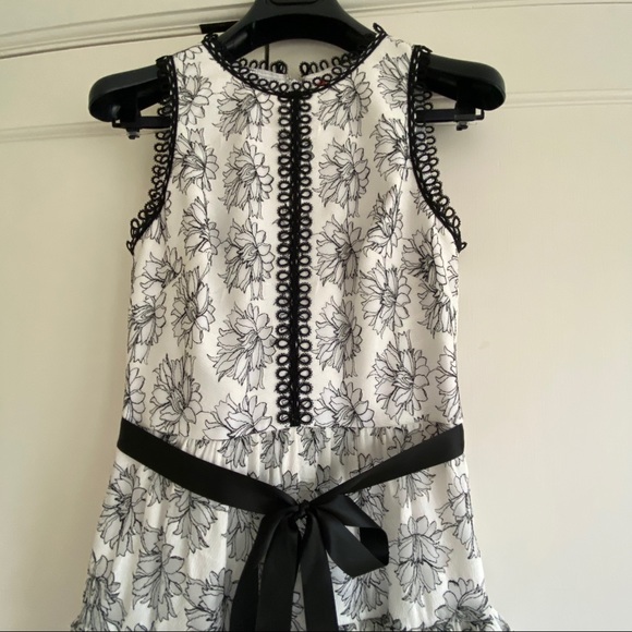 ML Monique Lhuillier white and black lace gown! - Picture 7 of 11